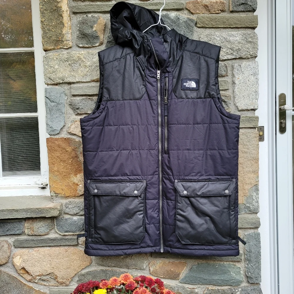 The North  Face  camshaft  hooded vest